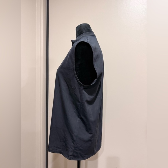 Chic Black Sleeveless Blouse with Satin Detail - Picture 5 of 6